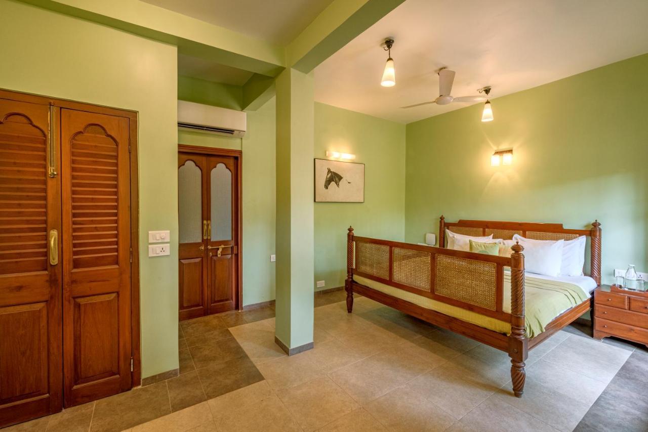 Saffronstays Casa Del Palms, Alibaug - Luxury Pool Villa With Chic Interiors, Alfresco Dining And Island Bar アリバグ エクステリア 写真