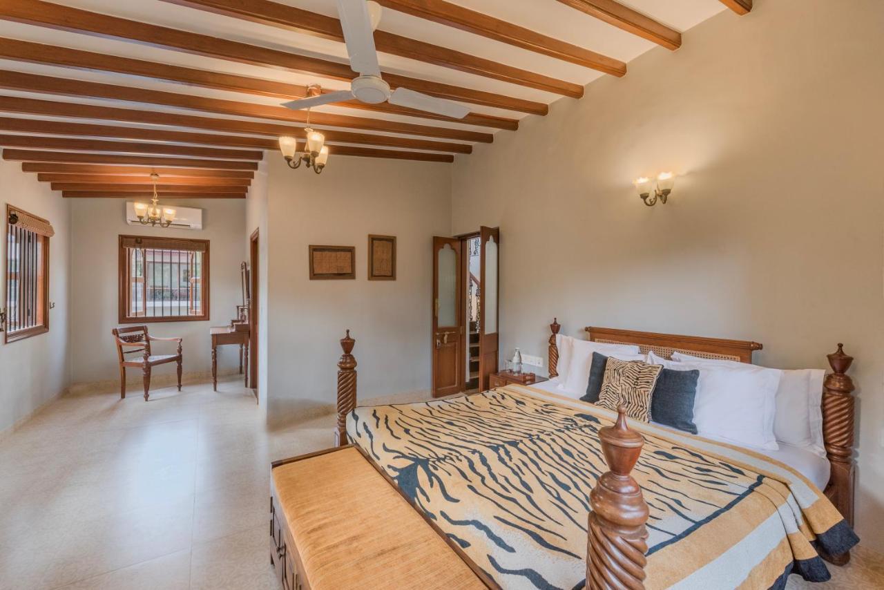 Saffronstays Casa Del Palms, Alibaug - Luxury Pool Villa With Chic Interiors, Alfresco Dining And Island Bar アリバグ エクステリア 写真